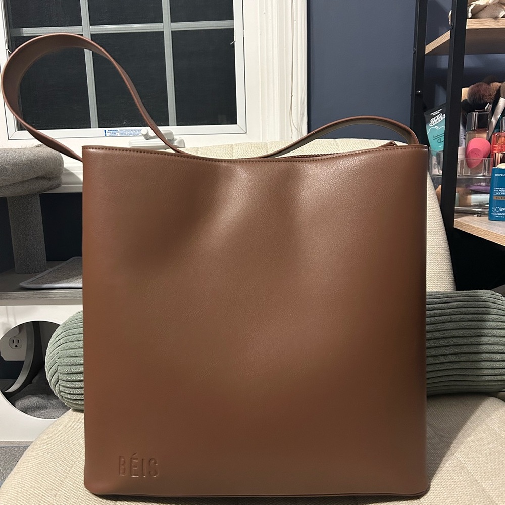 BÉIS The Essential Tote in Maple